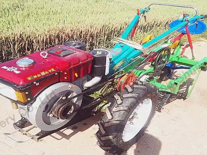 Small manual garlic harvesting machine