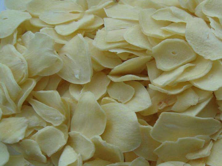 dehydrated garlic flakes