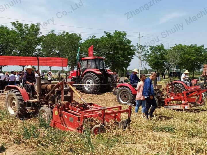 garlic harvesting machine helps save labor