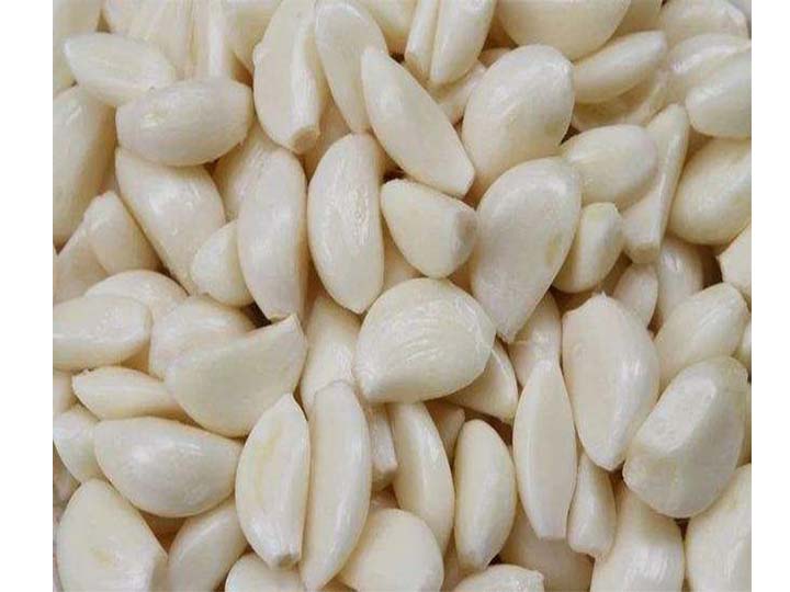 peeled garlic cloves